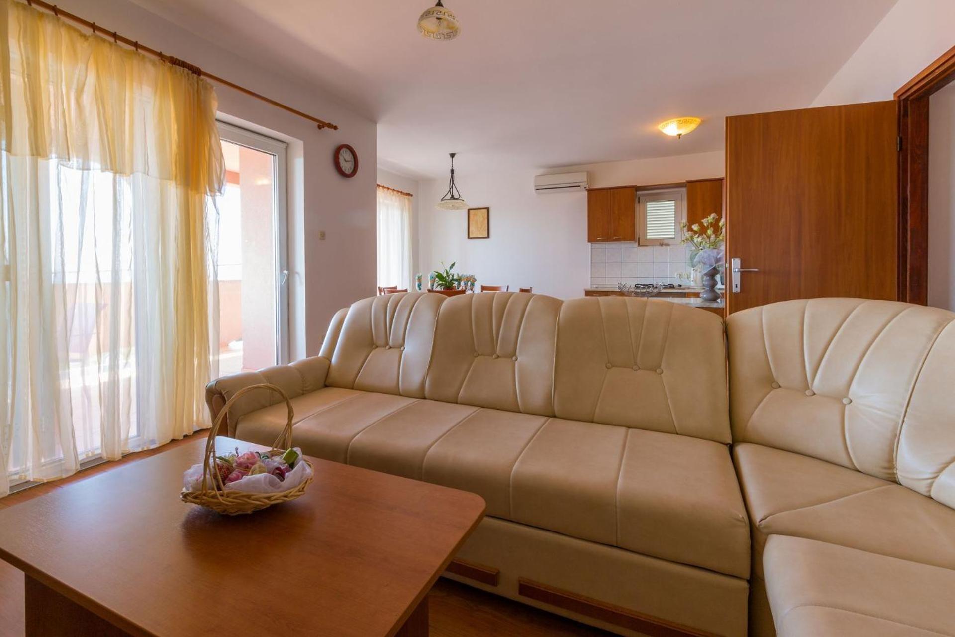 Apartments Tomica Novi Vinodolski Bagian luar foto